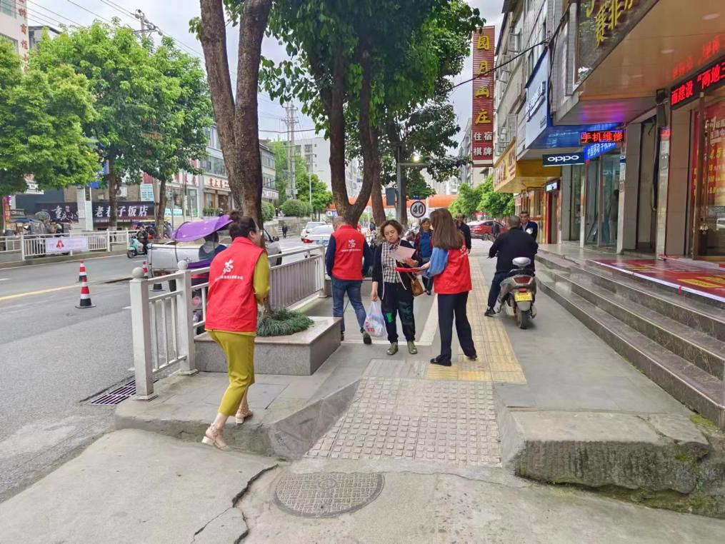 巴中市秦巴農(nóng)業(yè)融資擔(dān)保股份有限公司開展“創(chuàng)建文明城市，傳遞文明理念”主題創(chuàng)文宣傳活動(dòng)