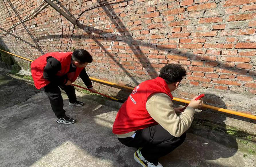 基金公司組織志愿者開展“學(xué)雷鋒文明實(shí)踐”主題活動(dòng)